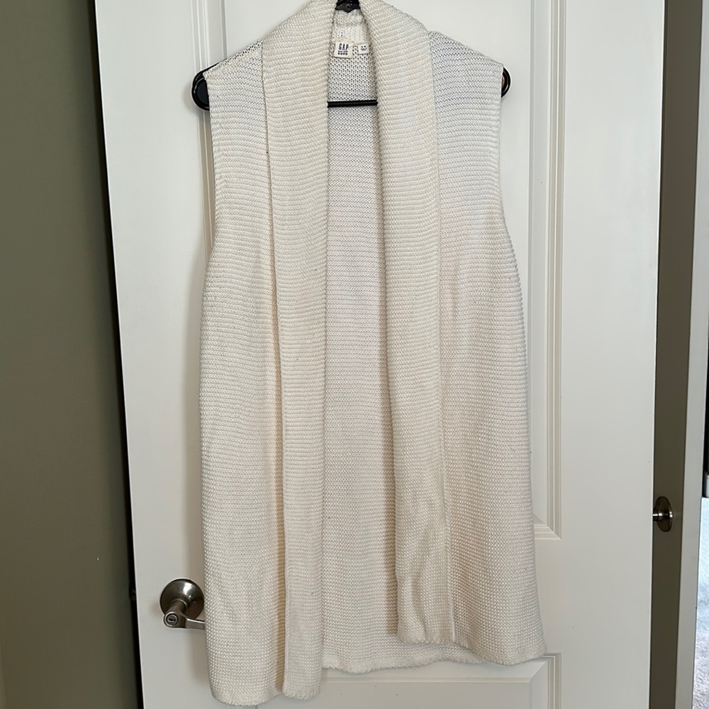 Gap women’s sleeveless knitted cardigan. Size XL
